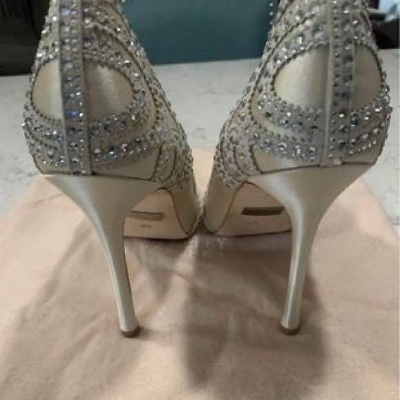🌟NIB Badgley Mischka Pump, Ivory, 8.5US🌟 - Picture 4 of 9